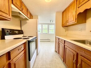 17 Warren Rd in Wolcott, CT - Building Photo - Building Photo