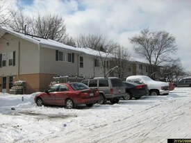 3641-3659 Kenbrooke Ct in Kalamazoo, MI - Building Photo
