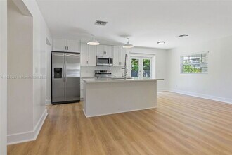 215 Grant Dr in Coral Gables, FL - Building Photo - Building Photo