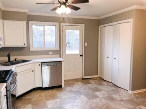 231 Hillsdale Dr in Ballwin, MO - Building Photo - Building Photo