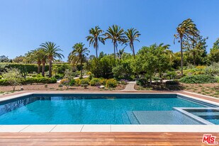 28873 Boniface Dr in Malibu, CA - Building Photo