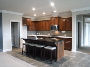 324 Stinson Loop in Redding, CA - Building Photo - Building Photo