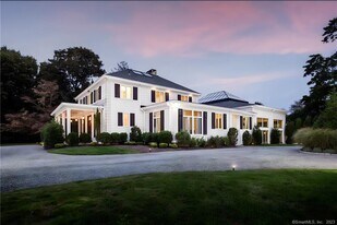 345 Governors Ln in Fairfield, CT - Building Photo