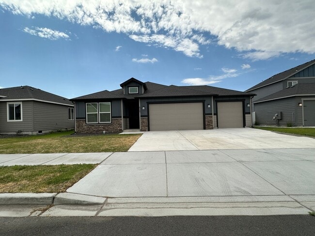 property at 4727 W Junco St
