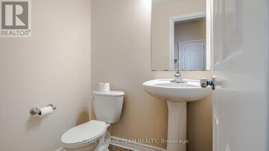 403 Temiskaming Crescent in Ottawa, ON - Building Photo - Building Photo