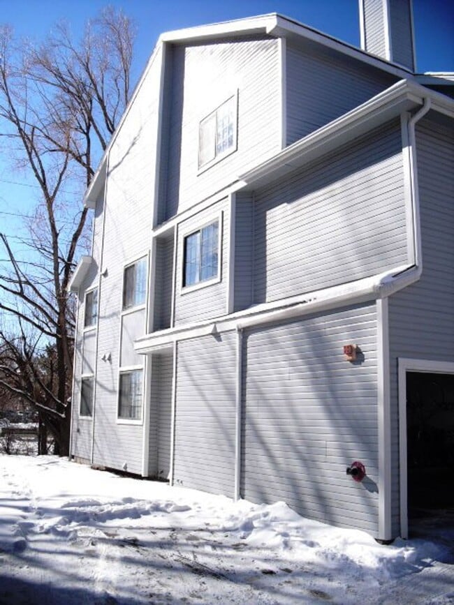 property at 3021 Kings Ridge Blvd