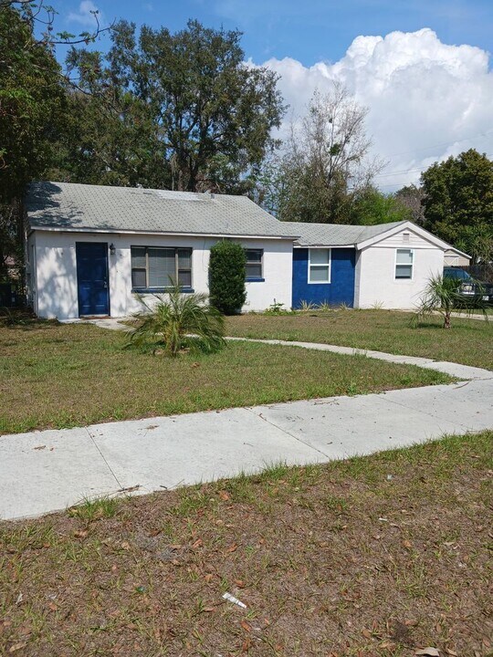 115 E Chesley Ave in Eustis, FL - Foto de edificio