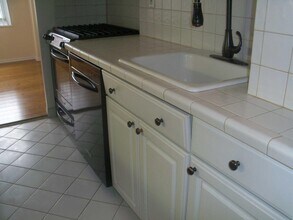 225 St Pauls Ave, Unit 2D in Jersey City, NJ - Building Photo - Building Photo