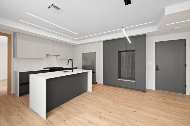 1854 Dorchester Ave, Unit 402 in Boston, MA - Foto de edificio - Building Photo