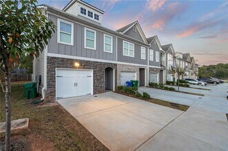 5820 Calle Vis Dr in Lithonia, GA - Building Photo - Building Photo