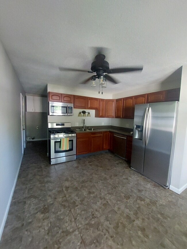 8113 W Colony Dr in Yorktown, IN - Building Photo - Building Photo