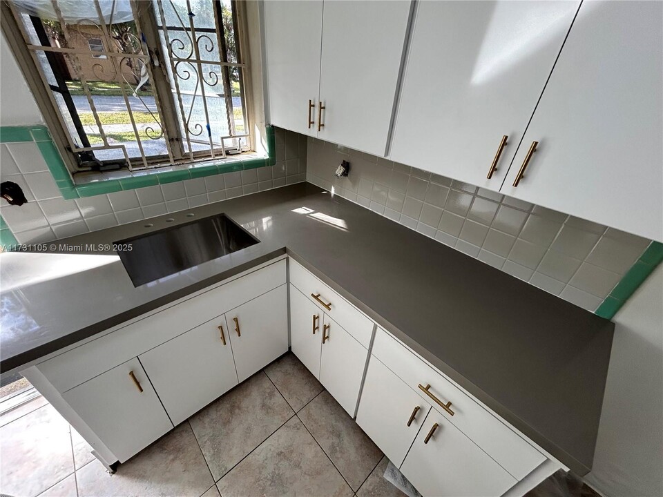 12697 NE 10th Ave-Unit -12697 in North Miami, FL - Building Photo