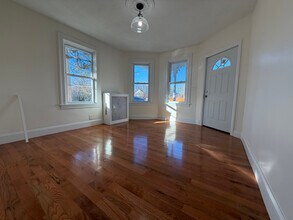 12 Winthrop St in Cranston, RI - Building Photo - Building Photo