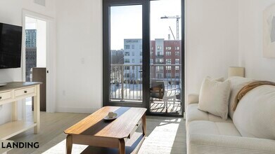 1007 S Mint St, Unit 732 in Charlotte, NC - Building Photo - Building Photo