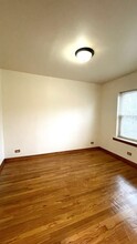 3072 E 79th St in Chicago, IL - Building Photo - Building Photo