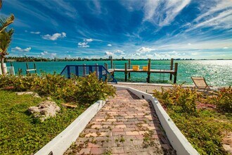 1750 Bay Dr in Miami Beach, FL - Building Photo - Building Photo