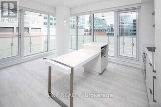 197 Yonge St in Toronto, ON - Building Photo - Building Photo