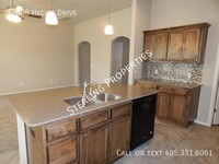 19008 Hecho Dr in Edmond, OK - Building Photo - Building Photo