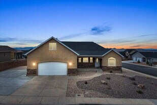 2367 Monarch Cir in Cedar City, UT - Building Photo