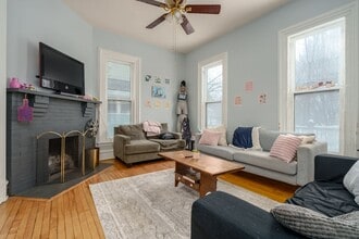 716 W Kalamazoo Ave in Kalamazoo, MI - Building Photo - Building Photo
