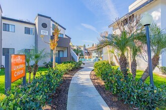 The Landing at Long Beach in Long Beach, CA - Foto de edificio - Building Photo