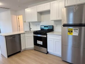 9007 Riverside Pl in North Bergen, NJ - Building Photo - Building Photo