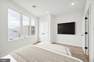 2330 Frankford Ave in Philadelphia, PA - Building Photo