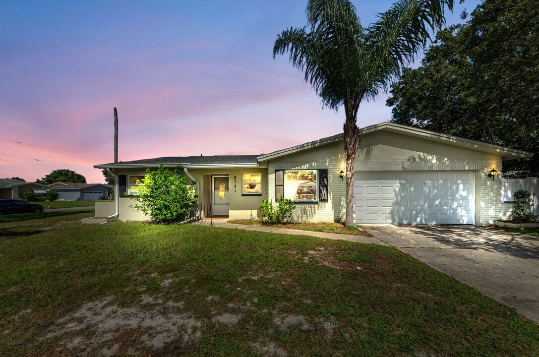 6781 297th Ave N in Clearwater, FL - Building Photo