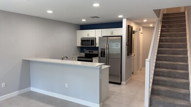 4230 Napoli Lake Dr in Riviera Beach, FL - Foto de edificio - Building Photo