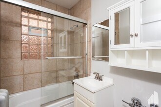 546 W Surf St, Unit # 0N1 in Chicago, IL - Building Photo - Building Photo