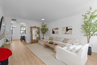 687 Hibiscus St in West Palm Beach, FL - Building Photo - Building Photo