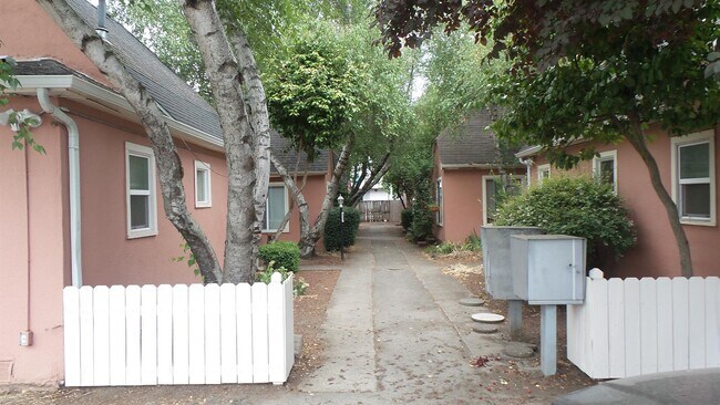 1376 W 6th Ave-Unit -C in Eugene, OR - Building Photo - Building Photo