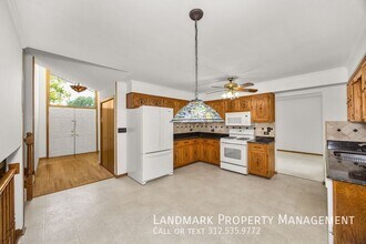 14518 S Golden Oak Dr in Lockport, IL - Building Photo - Building Photo