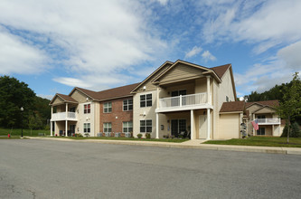 Split Rail in Gansevoort, NY - Foto de edificio - Building Photo