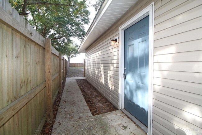 4964 W Spencer Field Rd in Pace, FL - Building Photo - Building Photo