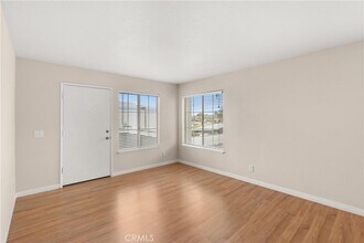 18312 Parkview Ln, Unit 202 in Huntington Beach, CA - Building Photo - Building Photo