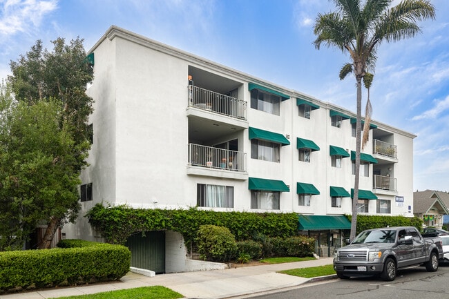 355 Coronado Ave. in Long Beach, CA - Building Photo - Building Photo