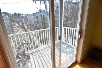 20 Cameron St, Unit 303 in Brookline, MA - Building Photo - Building Photo