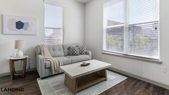 1711 Caroline St, Unit 324 in Houston, TX - Building Photo