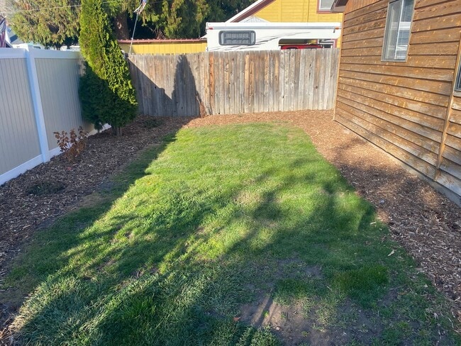 525-525 N Markeson St in Chelan, WA - Building Photo - Building Photo