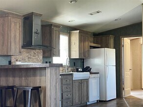 4 Squid Ln in Palacios, TX - Building Photo - Building Photo