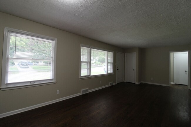 6116 W 54th Terrace in Mission, KS - Building Photo - Building Photo