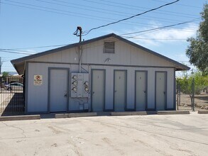 1918 E Adams St, Unit 4 in Phoenix, AZ - Foto de edificio - Building Photo