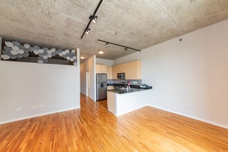 1620 S Michigan Ave, Unit 825 in Chicago, IL - Building Photo - Building Photo