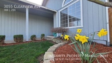 3055 Clearview Ave in Medford, OR - Building Photo - Building Photo