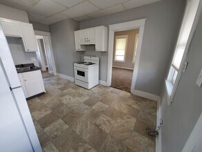 3807 4th Ave in Moline, IL - Building Photo - Building Photo