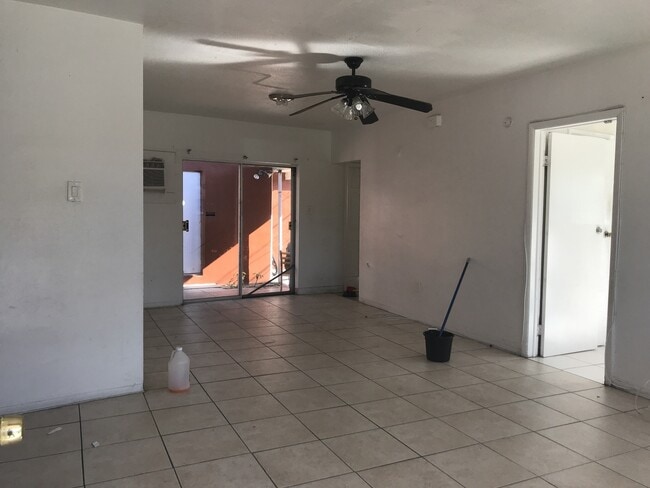 692 SW 7th Terrace in Dania Beach, FL - Building Photo - Building Photo