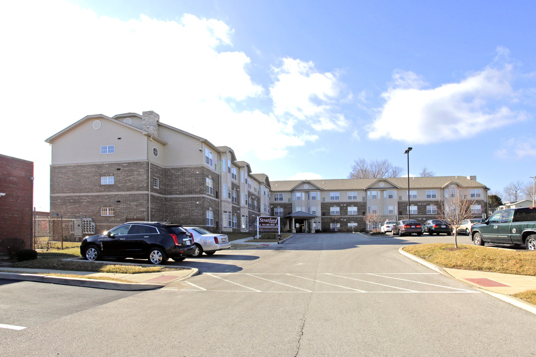 Stratford Manor in St. Louis, MO - Building Photo