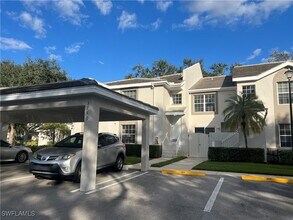 3740 Fieldstone Blvd in Naples, FL - Building Photo - Building Photo
