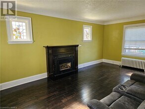 326 Erie Ave in Brantford, ON - Building Photo - Building Photo